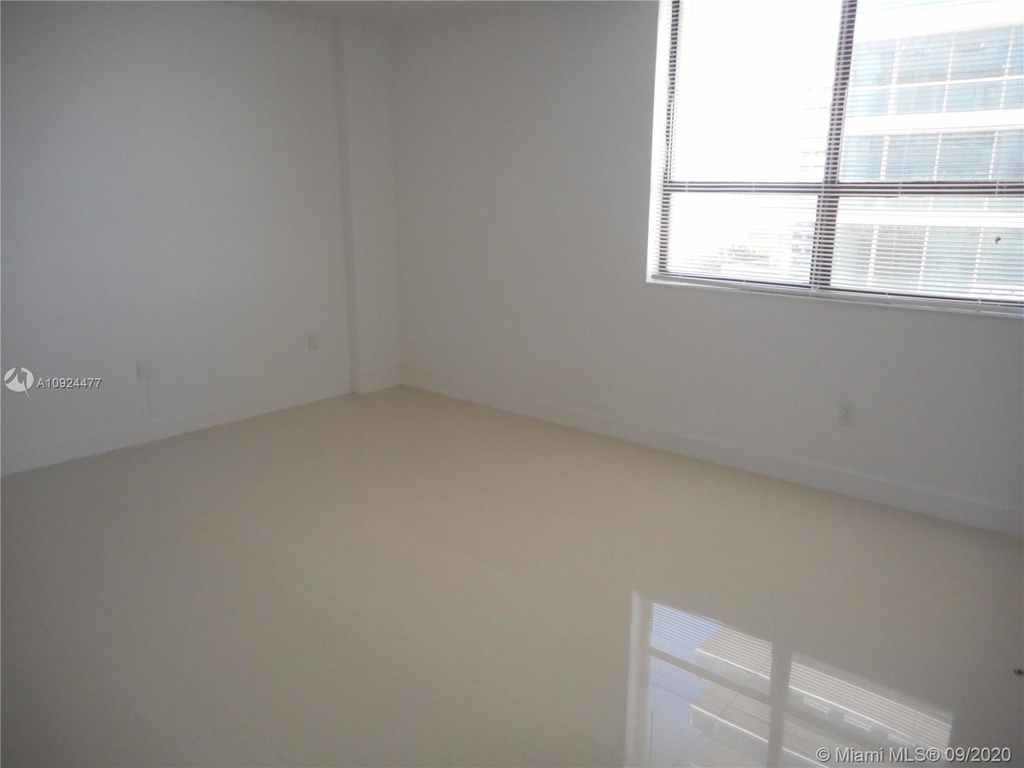 10185 Collins Ave - Photo 6