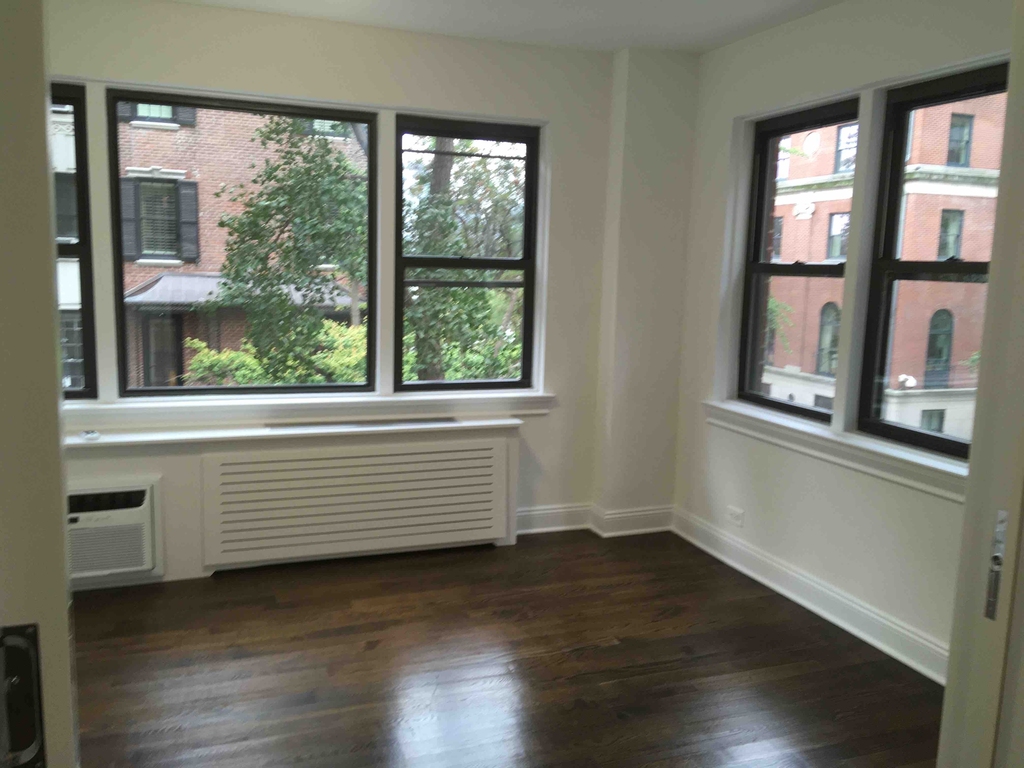 20 Beekman Place - Photo 4