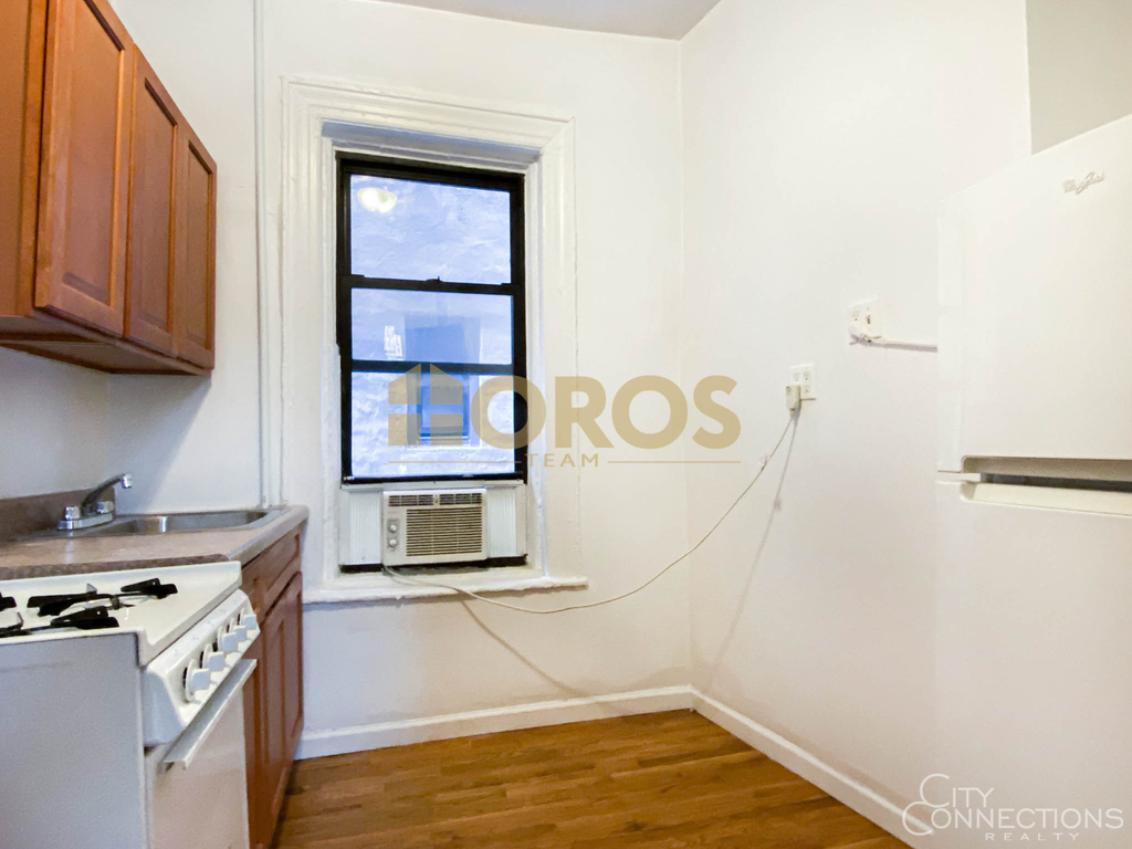 238 East 7th Street - Photo 5