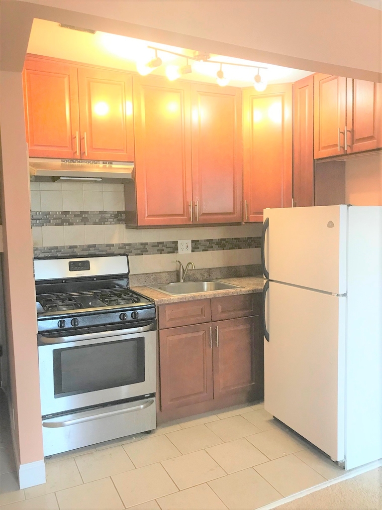 24-11 ditmars Blvd - Photo 4