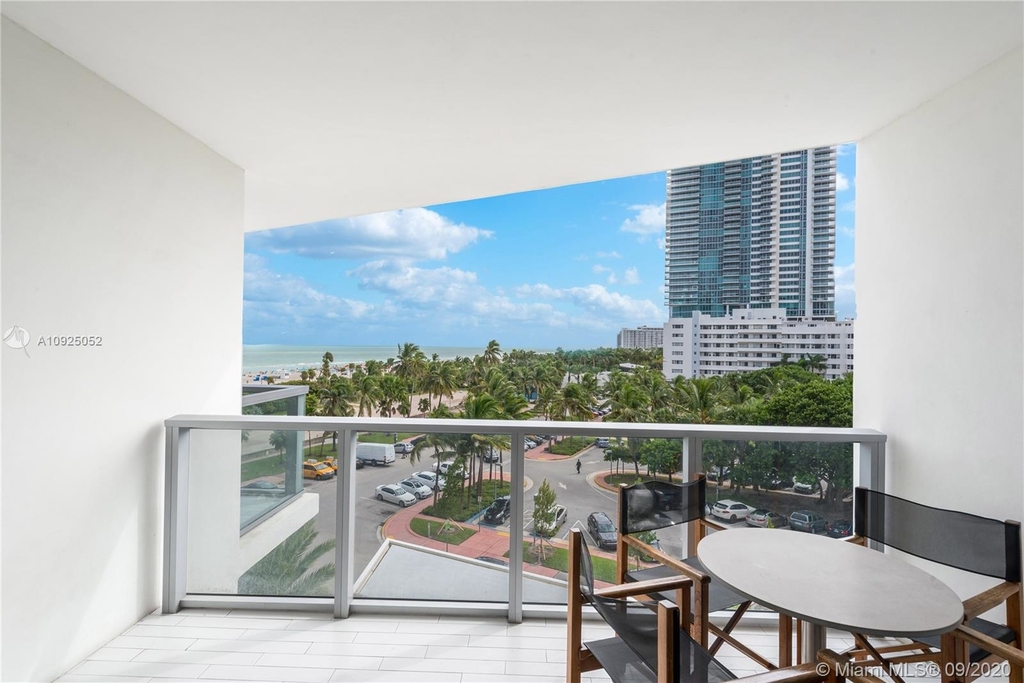 2201 Collins Ave - Photo 24