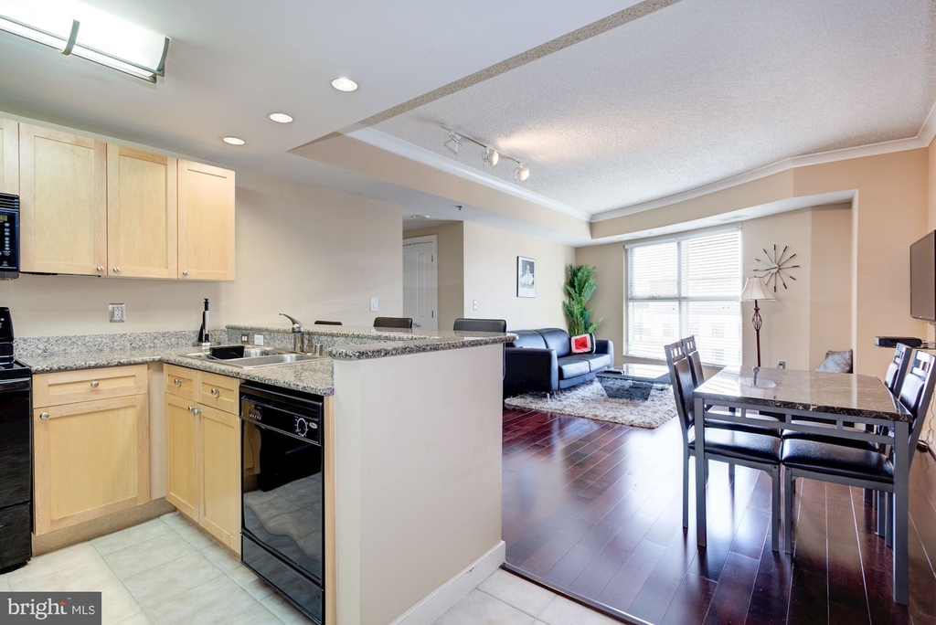 777 7th Street Nw - Photo 4