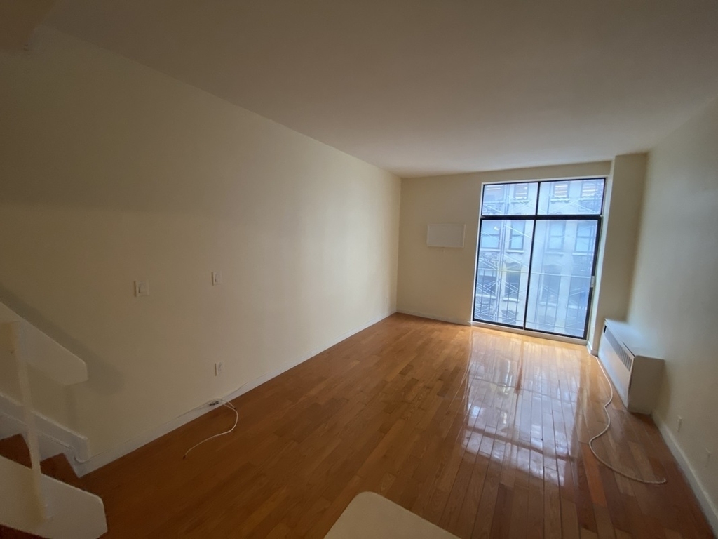 7 East 32nd Street - Photo 2