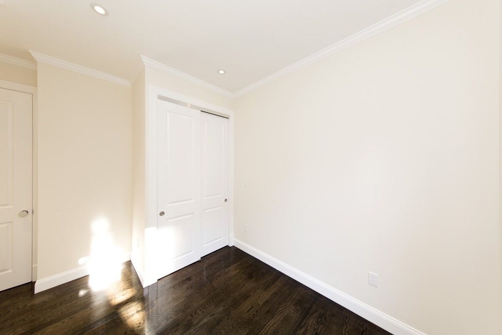 1379 Lexington Avenue - Photo 3