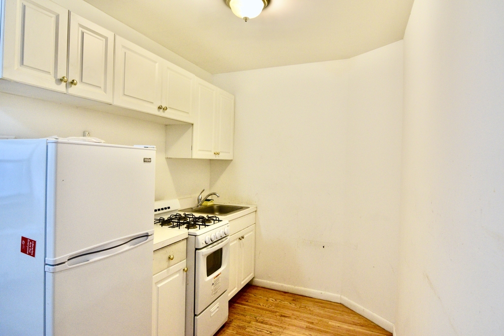 214 East 82nd Street - Photo 1