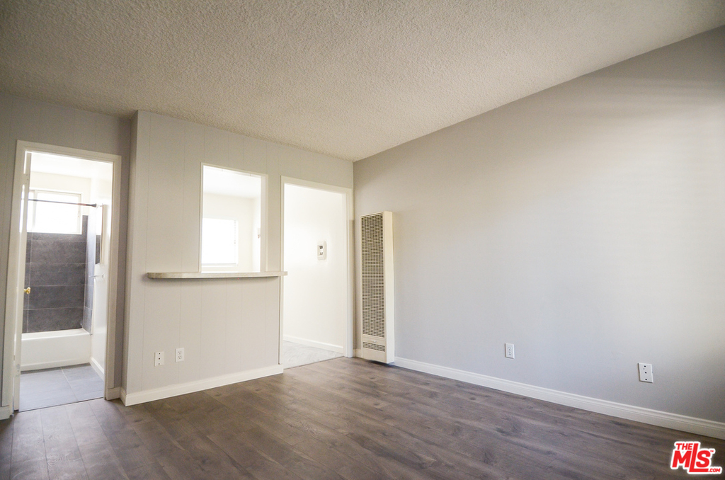 1619 Lucile Ave - Photo 2