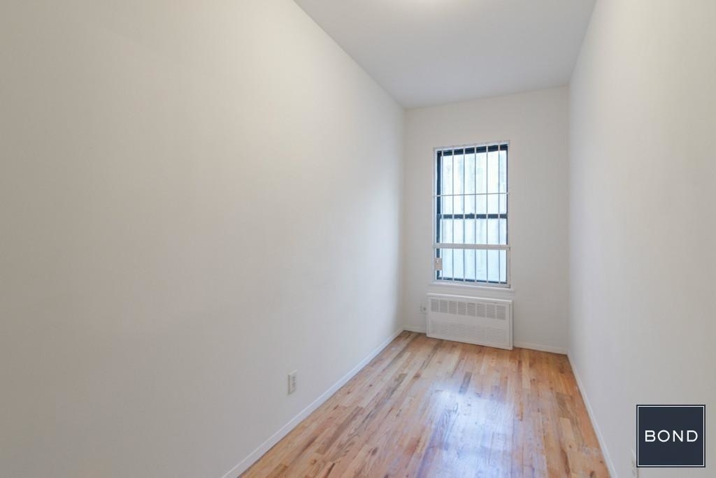 1558 Second Avenue - Photo 2