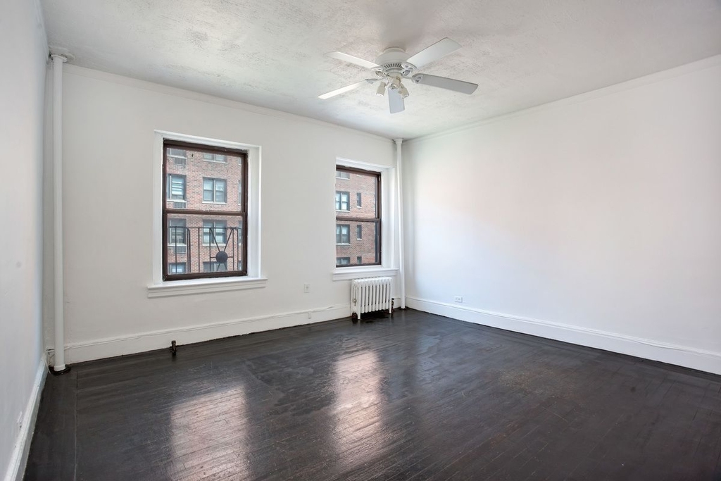 240 East 24th Street - Photo 10