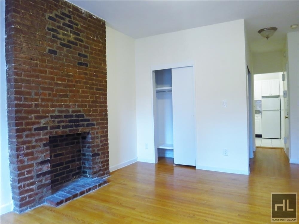 East 81 Street - Photo 1