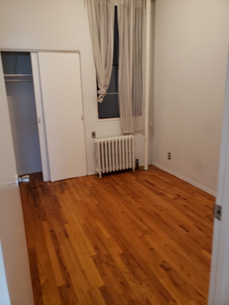 726 Amsterdam Avenue - Photo 3