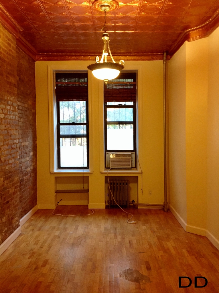 607 East 11th Street - Photo 2