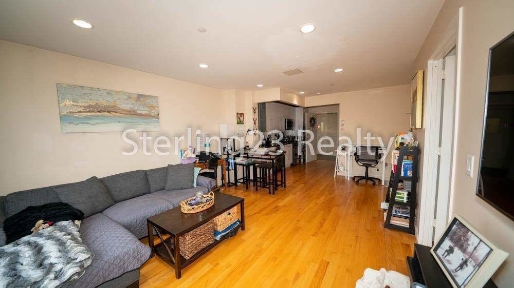 23-15 Astoria Boulevard - Photo 4