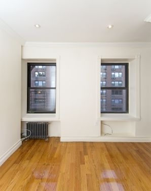 East 55th Street - Photo 2