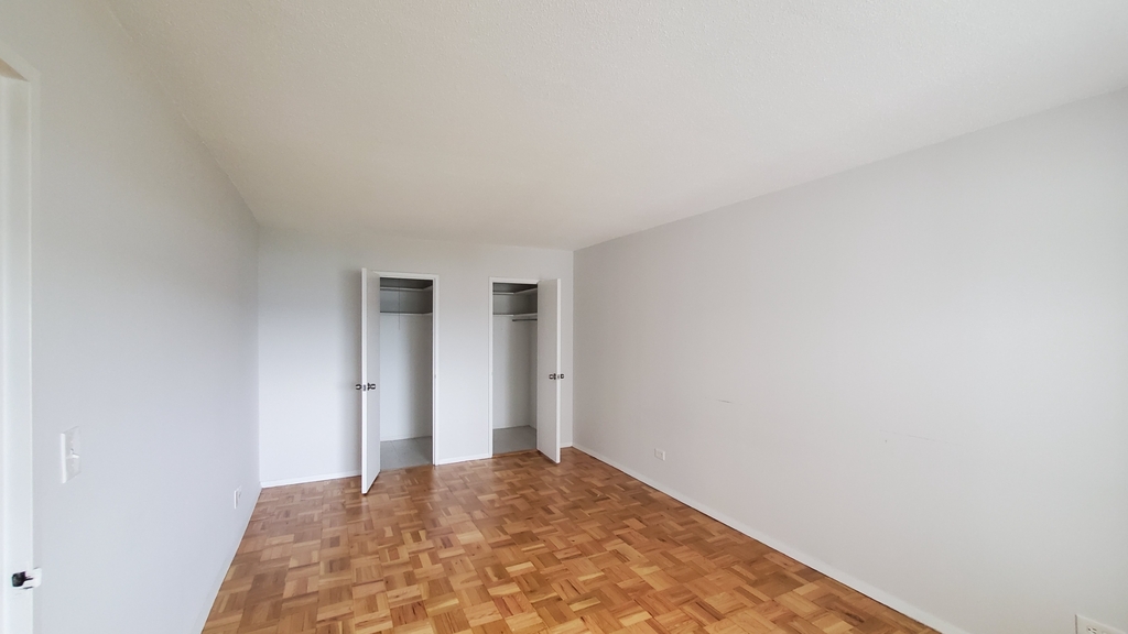 3333 Henry Hudson Parkway West - Photo 1