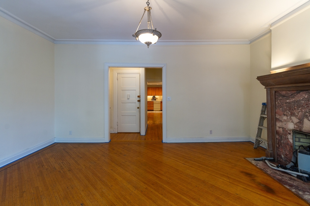 54 Montgomery Place - Photo 2