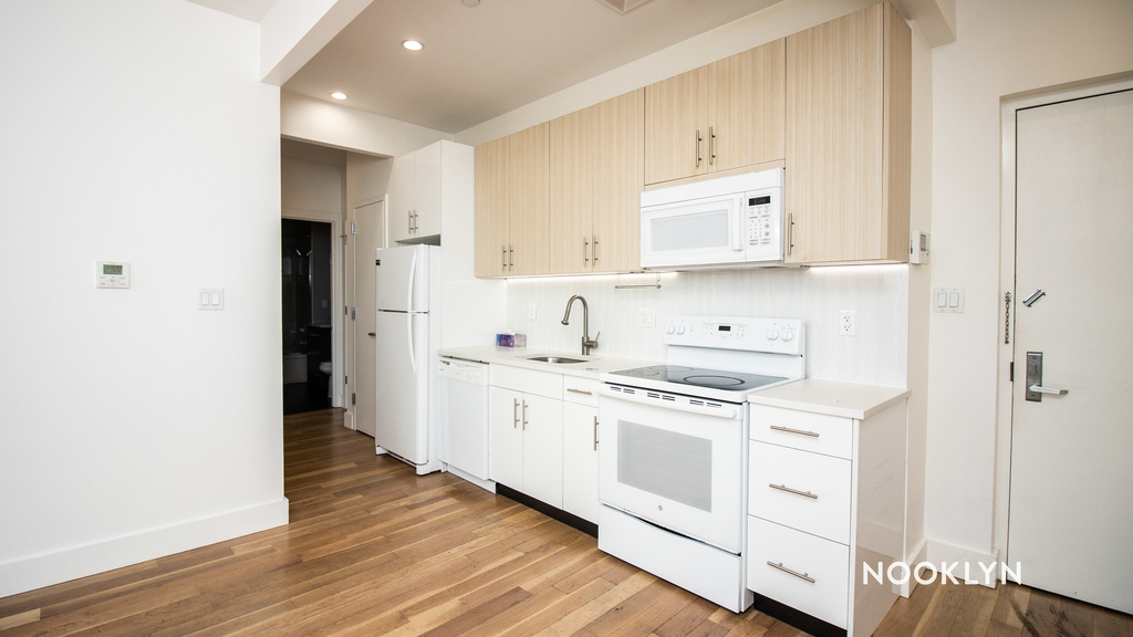 818 Lexington Avenue - Photo 2