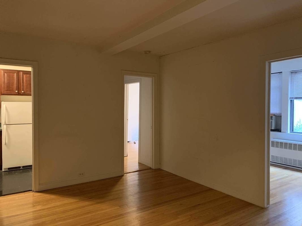 330 East 43rd Street - Photo 5