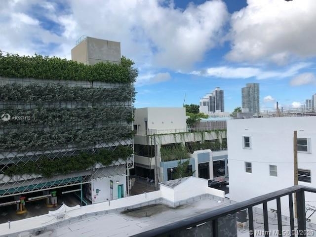 720 Collins Ave - Photo 4