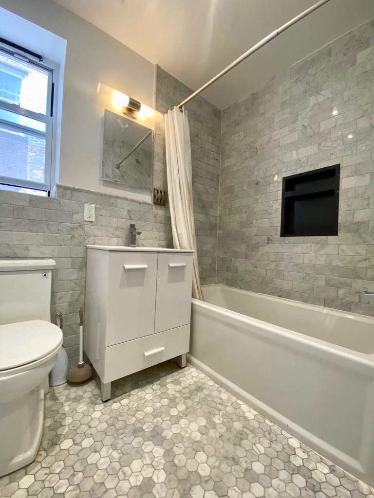 560 Lefferts Ave - Photo 2