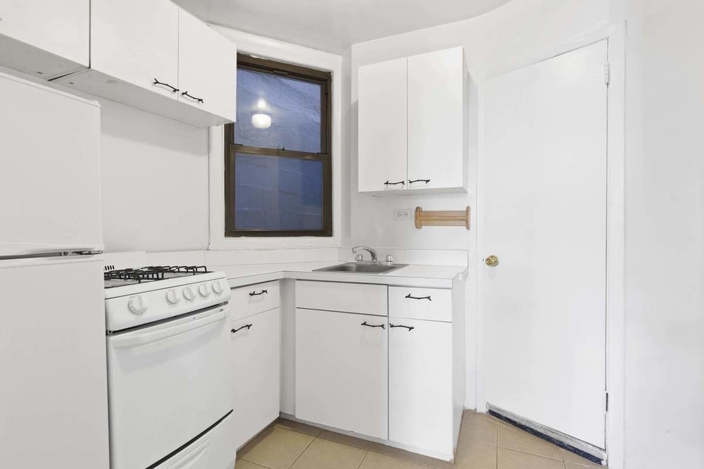 304 East 38th Street - Photo 1