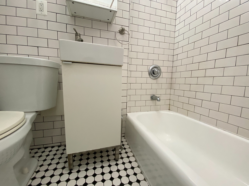 315 East 108th Street - Photo 3