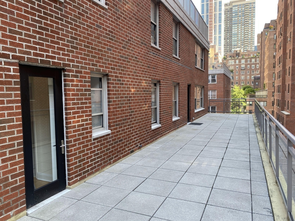 420 East 55th Street - Photo 0