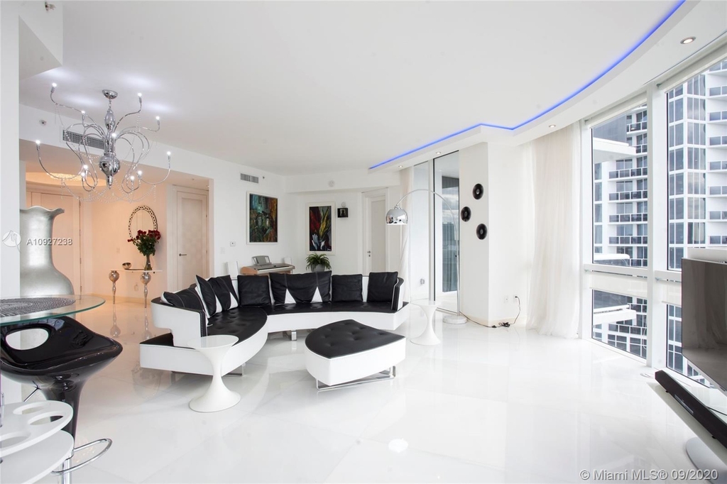 18101 Collins Ave - Photo 4