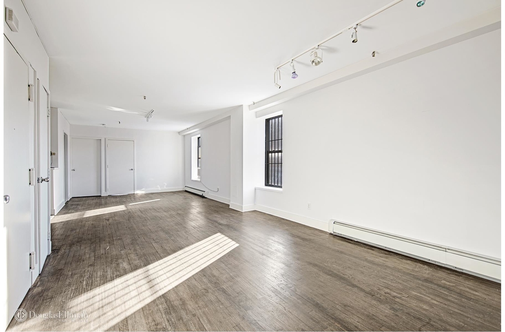 128 East 7th St - Photo 3