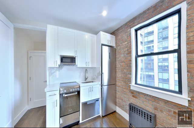 156 West 20th Street - Photo 1