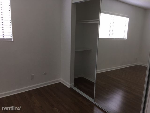 14640 Burbank Blvd - Photo 16