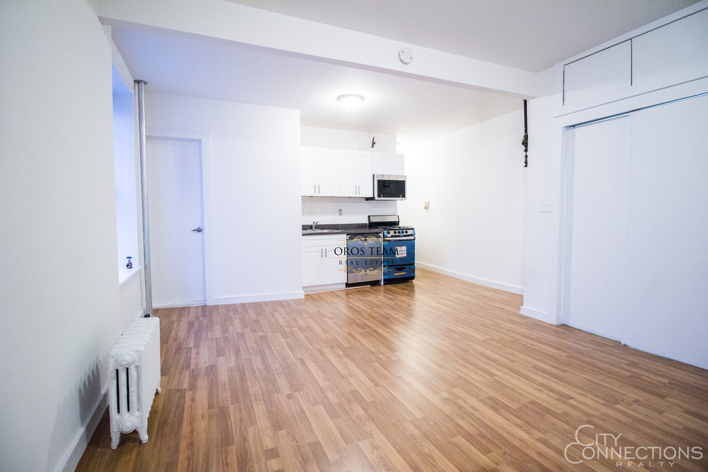 558 Broome St - Photo 1