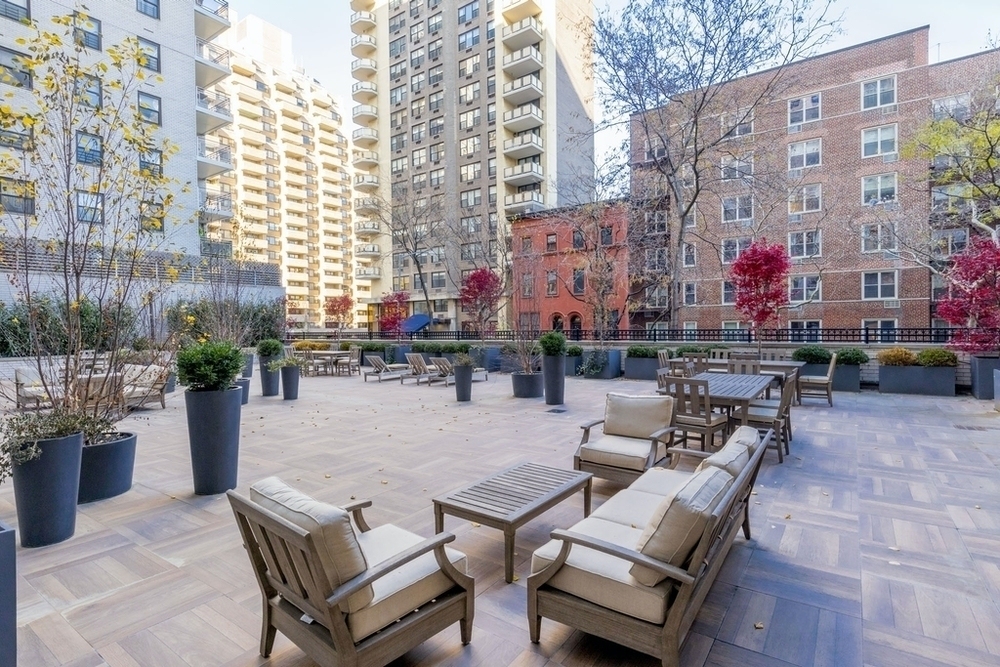 305 East 86th Street - Photo 7