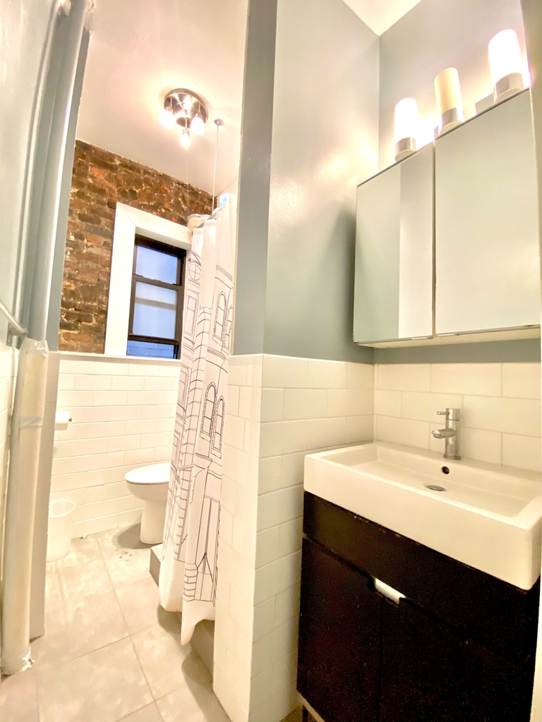 208 East 82nd Street - Photo 1