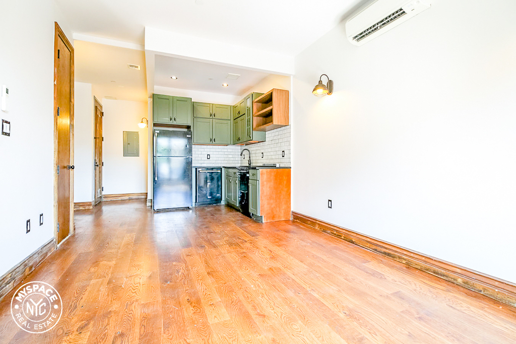 871 Grand Street - Photo 0