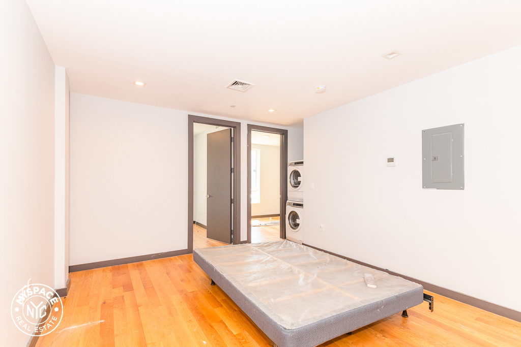 268 Metropolitan Avenue - Photo 2