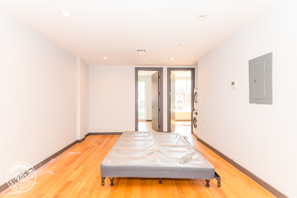 268 Metropolitan Avenue - Photo 1