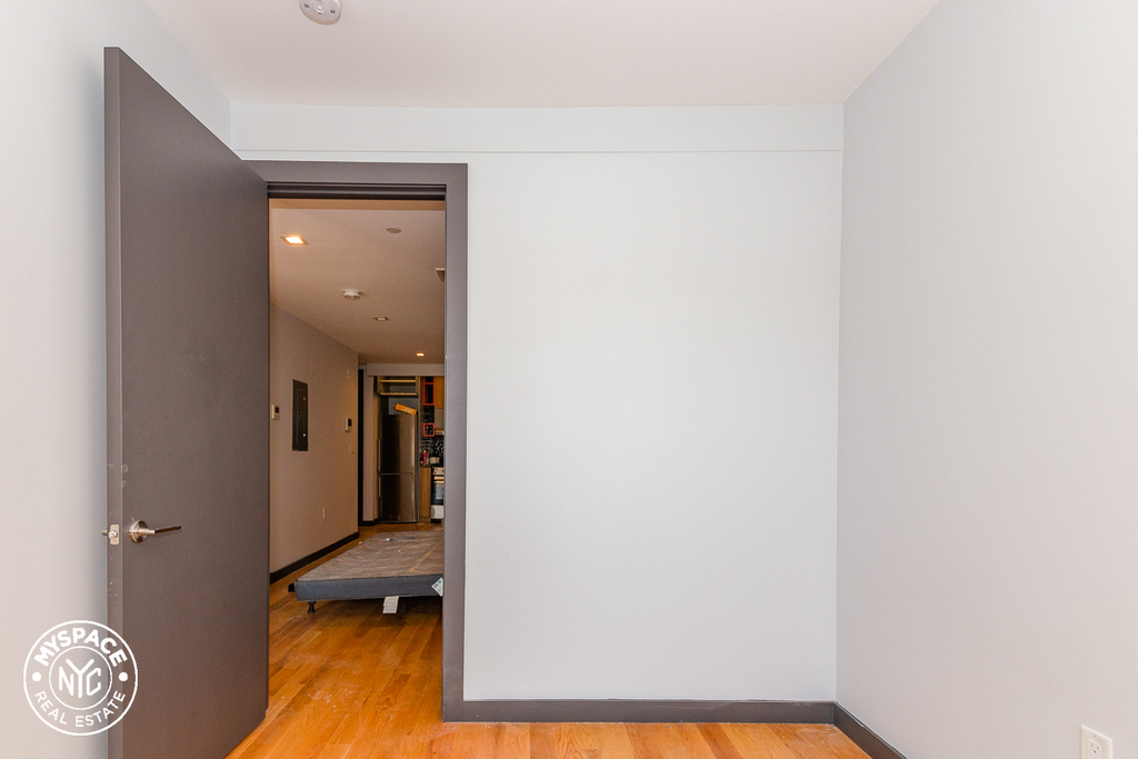 268 Metropolitan Avenue - Photo 5