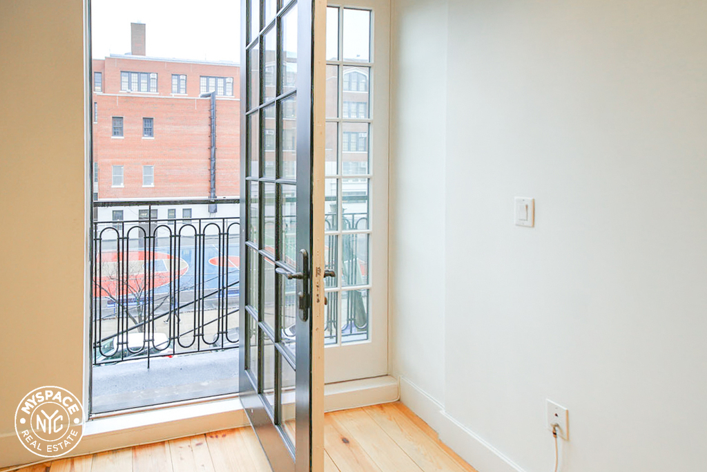 291 Metropolitan Avenue - Photo 6