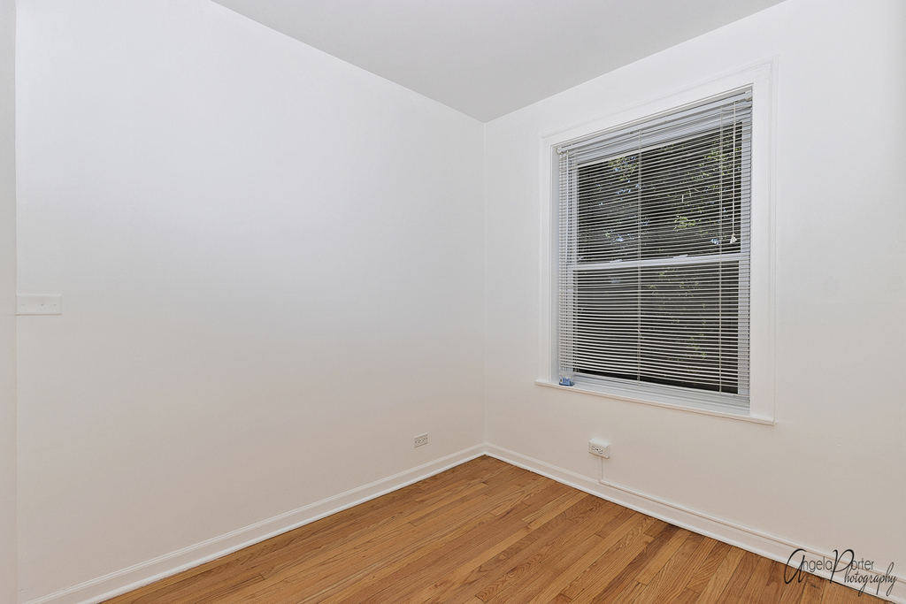 4240 North Clarendon Avenue - Photo 9