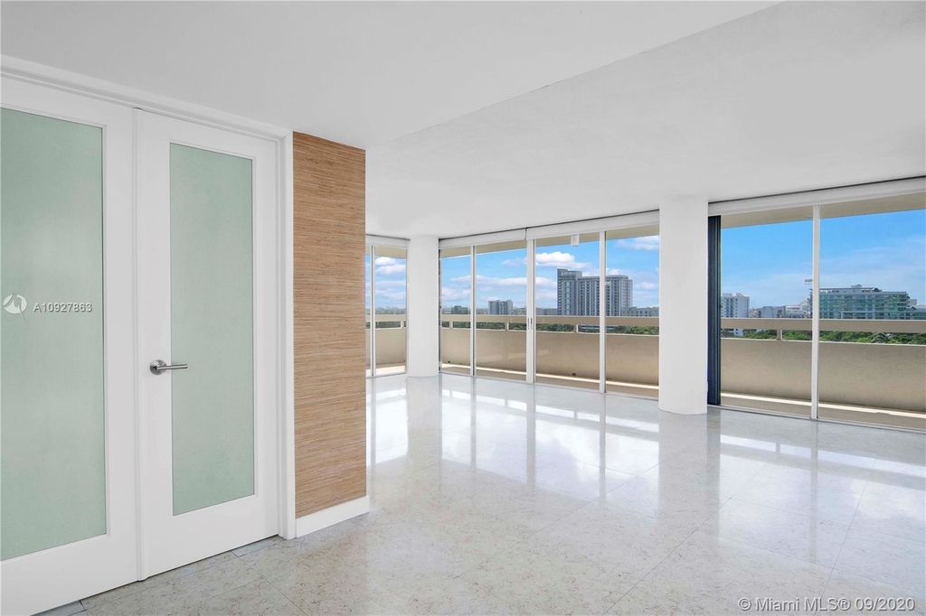 1627 Brickell Ave - Photo 3