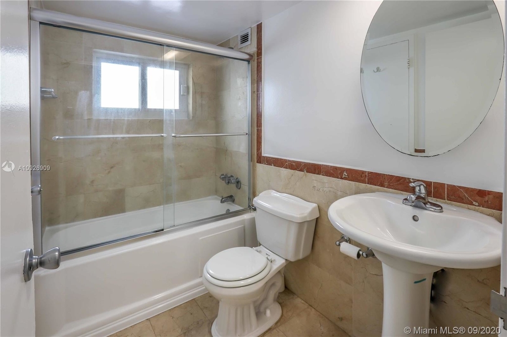 5401 Collins Ave - Photo 12