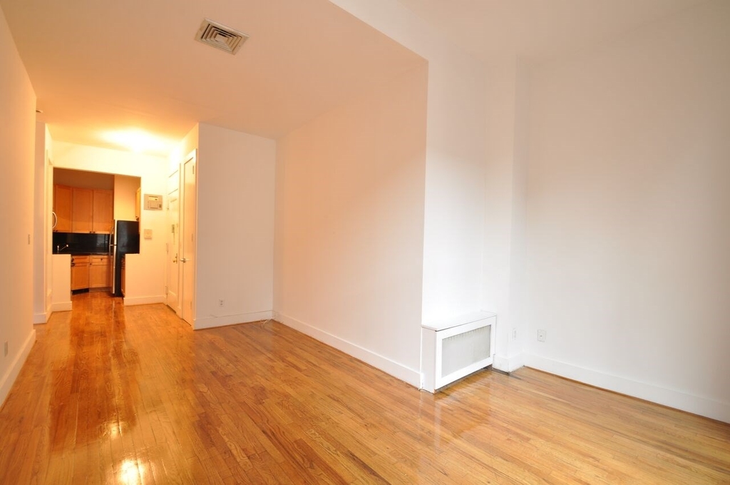 124 East 27th Street - Photo 3