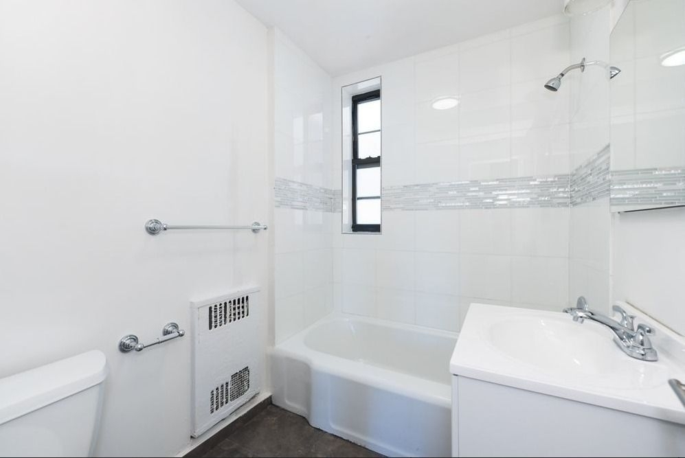 283 Albany Avenue - Photo 4