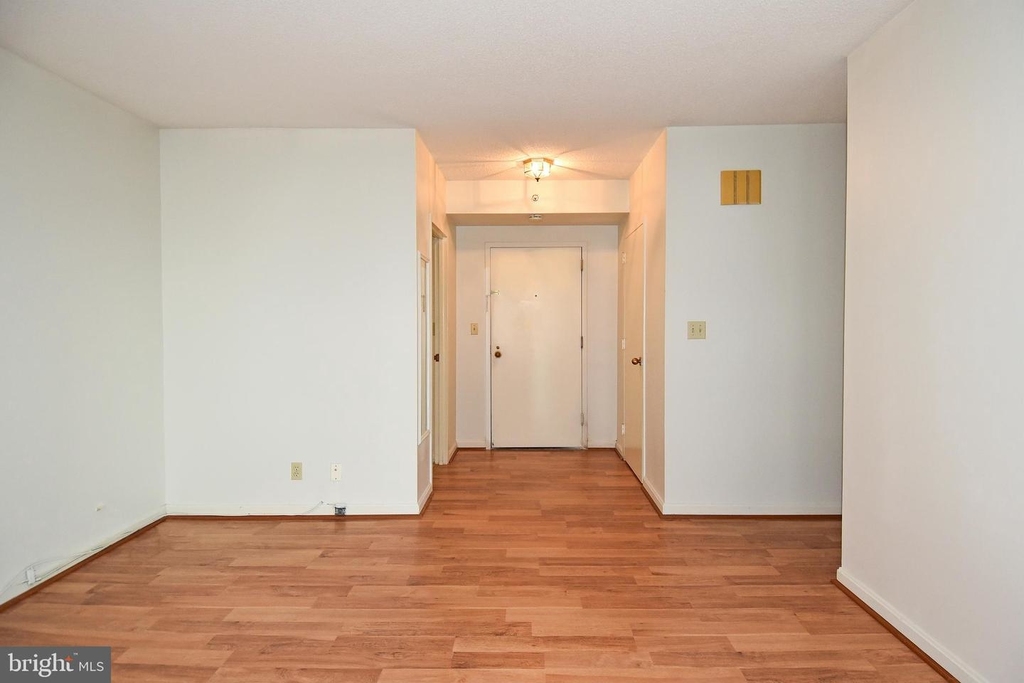 1805 Crystal Dr #913s - Photo 3