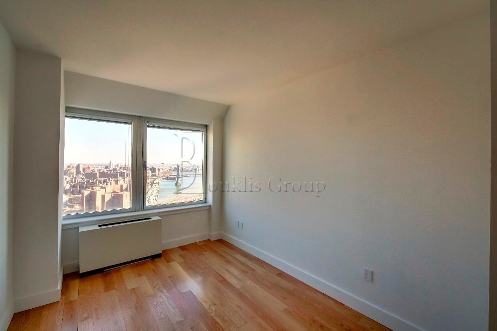 Large - Convertible 3 Bed - July Move In - Photo 0