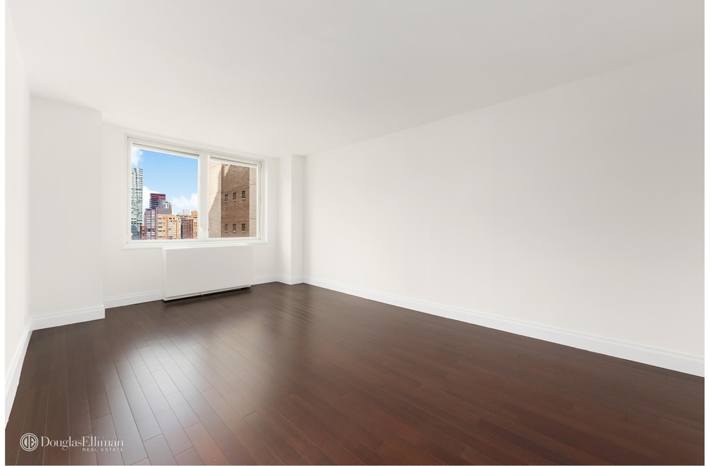 212 East 47th St - Photo 6