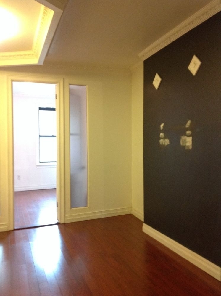 607 East 11th Street - Photo 2