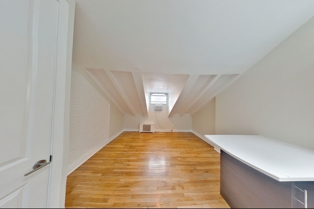 412 West 22nd Street - Photo 5