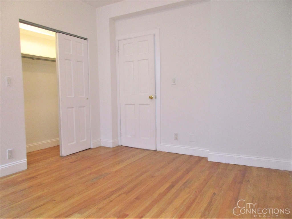 352 W 46th St - Photo 4