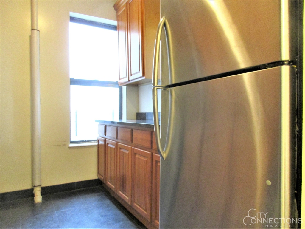 352 W 46th St - Photo 1